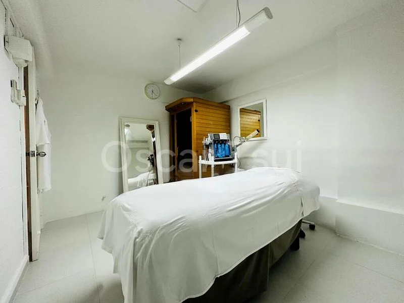 Shop / Shophouse for Sale: 6 Holland Close - Image 1