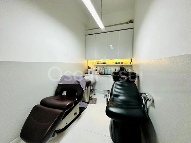 Shop / Shophouse for Sale: 6 Holland Close - Image 2