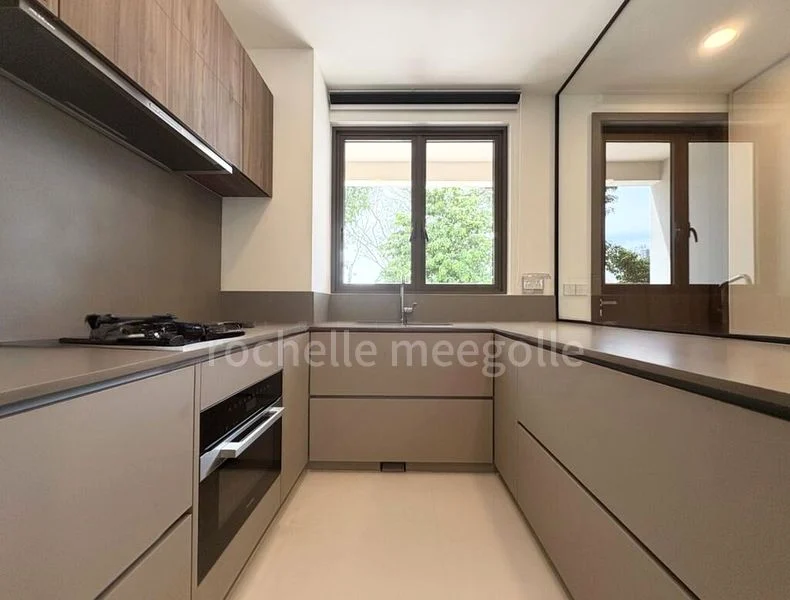4 Bed Condo for Rent in Holland Grove Road - Image 7