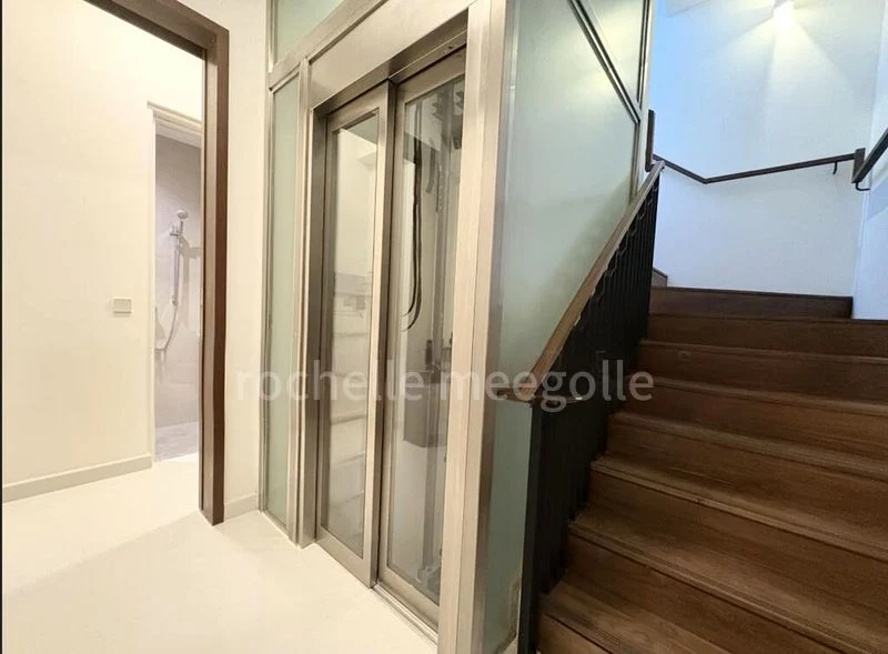 4 Bed Condo for Rent in  Holland Grove Road - Image 1