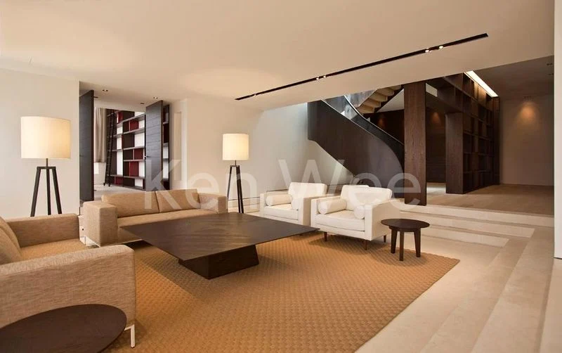 5 Bed Condo for Rent in  Beverly Hill - Image 2