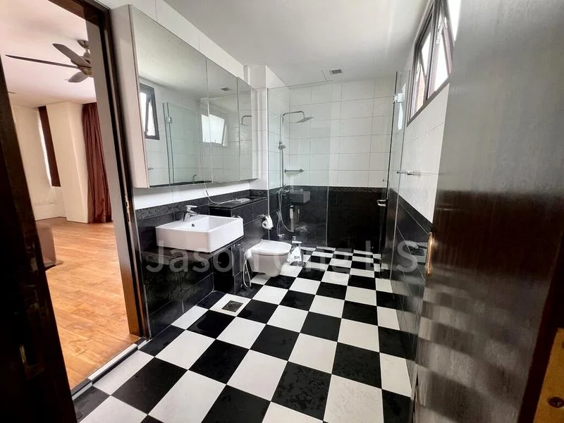 5 Bed Semi-Detached House (Landed) for Sale in Lucky View - Image 12