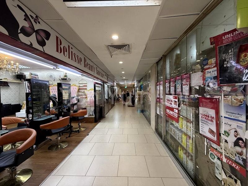 Shop / Shophouse for Rent: Lucky Plaza - Image 2