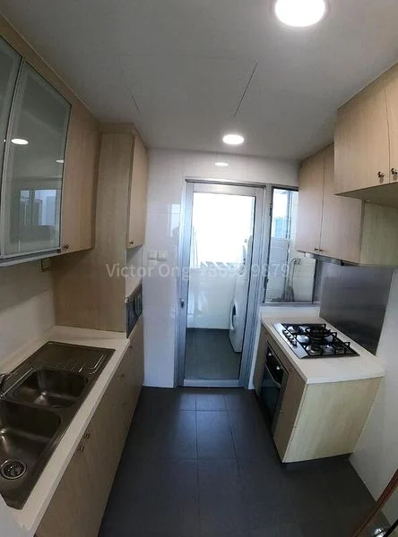 4 Bed Condo for Rent in  The Parc Condominium - Image 6