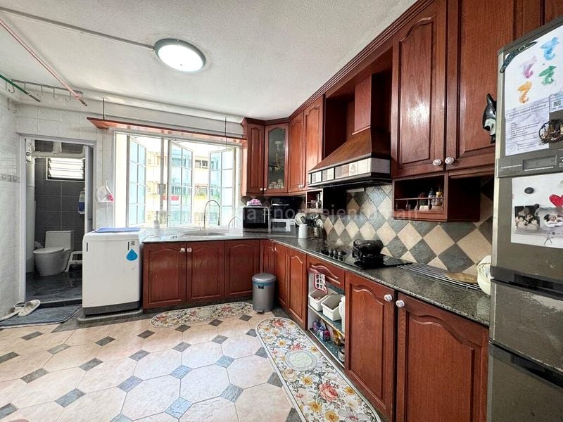 5 Room (5I) HDB for Sale in  165 Simei Road - Image 7