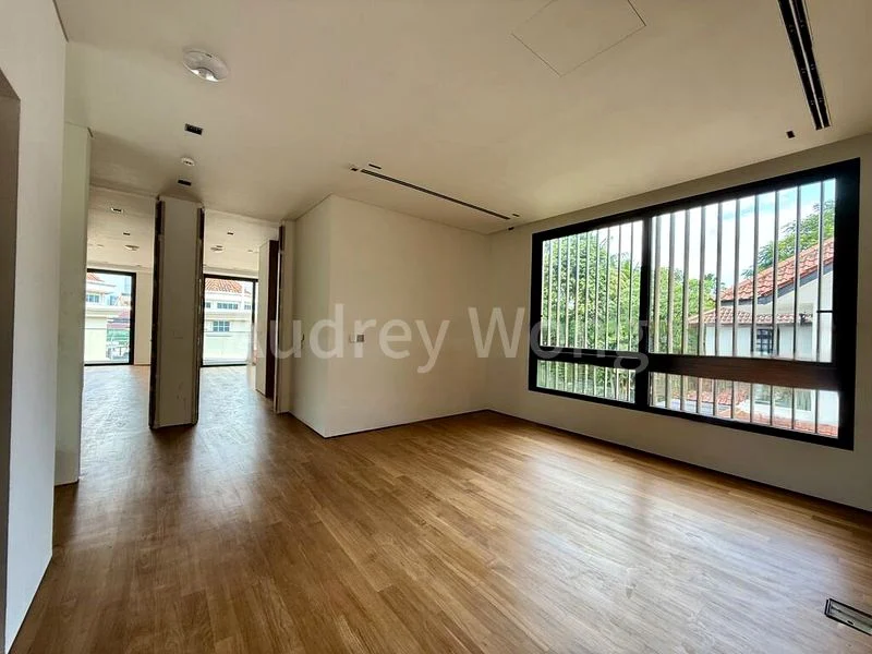 9 Bed Bungalow (Landed) for Sale in  Royalgreen - Image 2