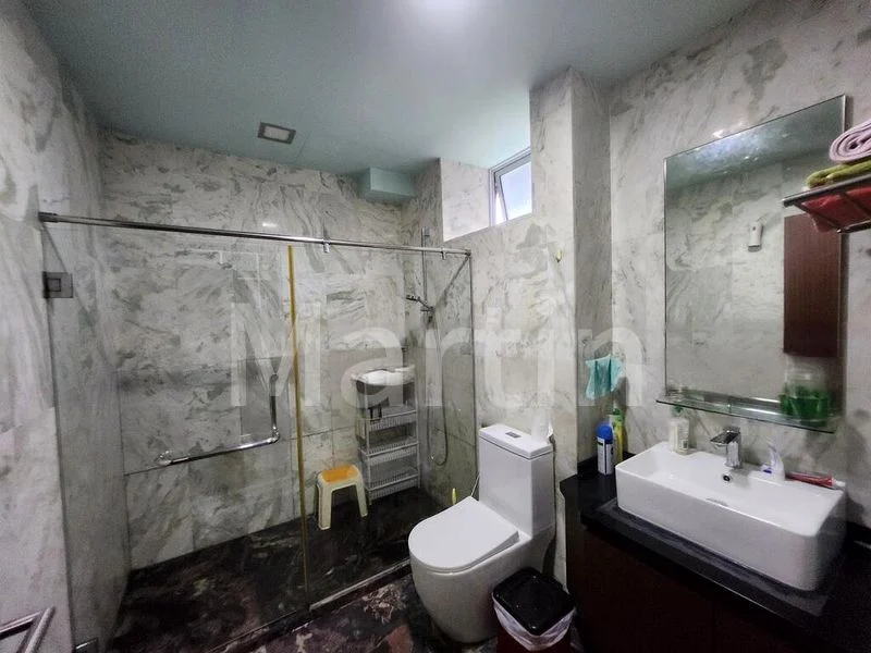 7 Bed Corner Terrace (Landed) for Sale in Golden Hill Estate - Image 2