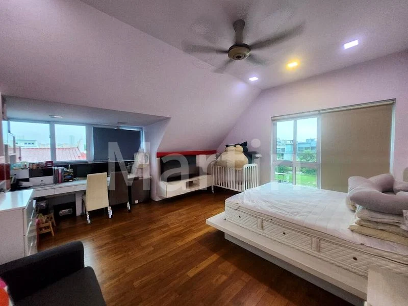 7 Bed Corner Terrace (Landed) for Sale in Golden Hill Estate - Image 6