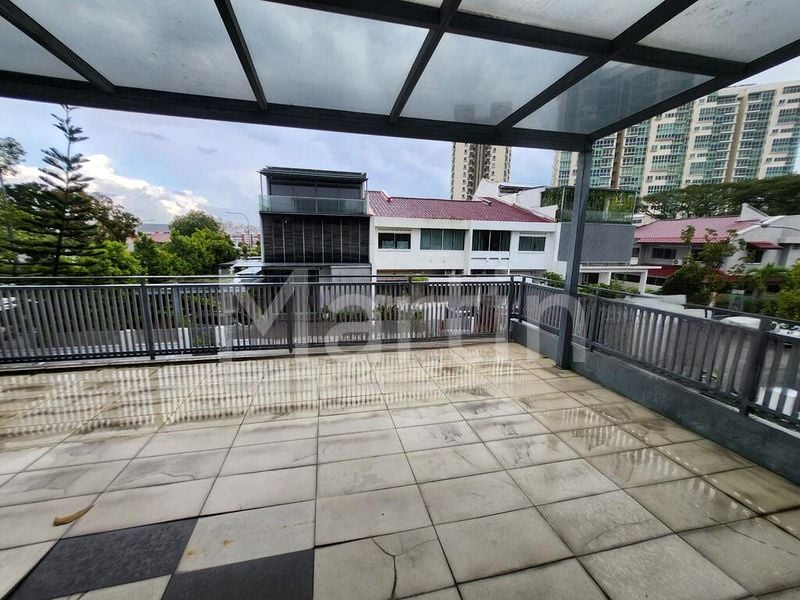 7 Bed Corner Terrace (Landed) for Sale in Golden Hill Estate - Image 4