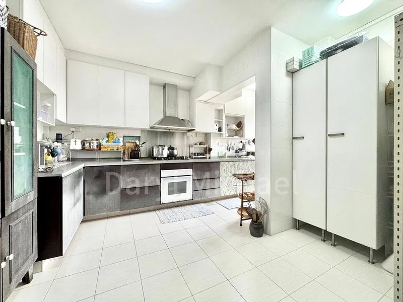 Executive HDB for Sale in  601 Elias Road - Image 8