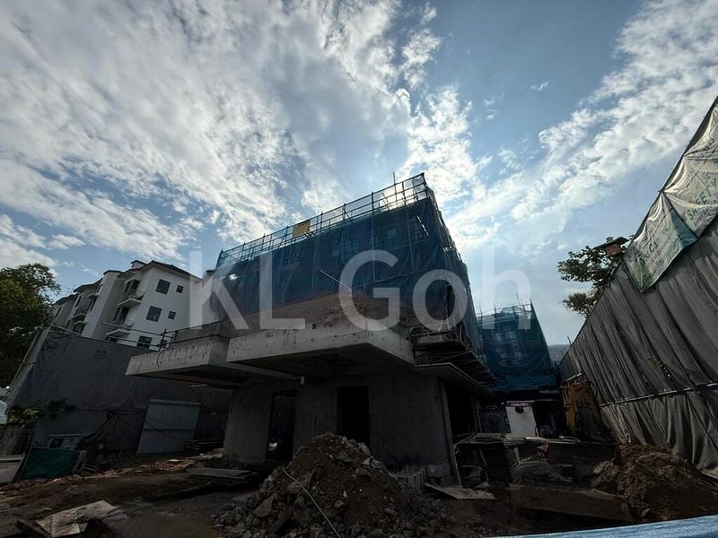 6 Bed Semi-Detached House (Landed) for Sale in  East Palm - Image 1