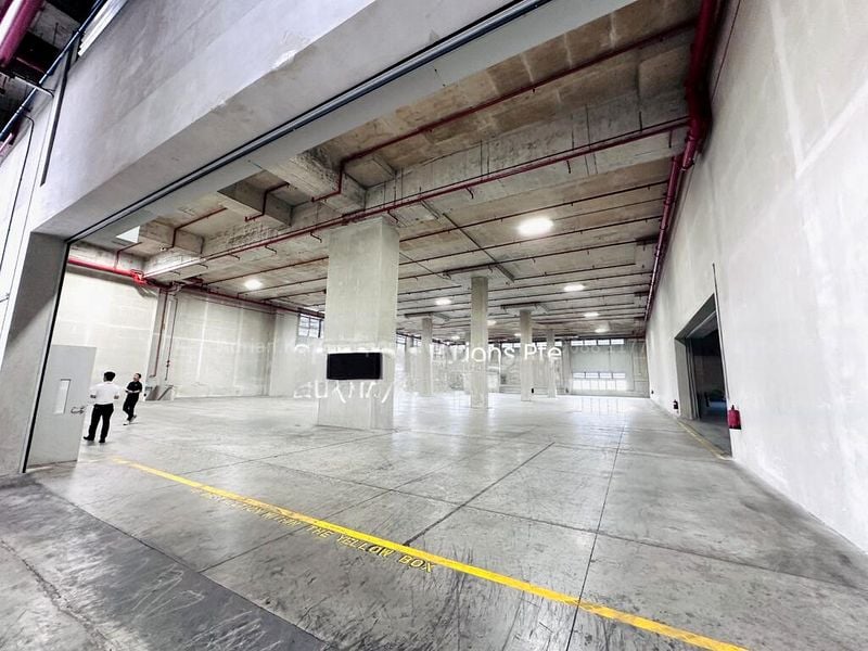 Warehouse for Rent: 50KN/SQM GROUND FLOOR; 11 DEDICATED Loading Bays, High Floor Load, Hi-Specs Warehouse off AYE. - Image 5