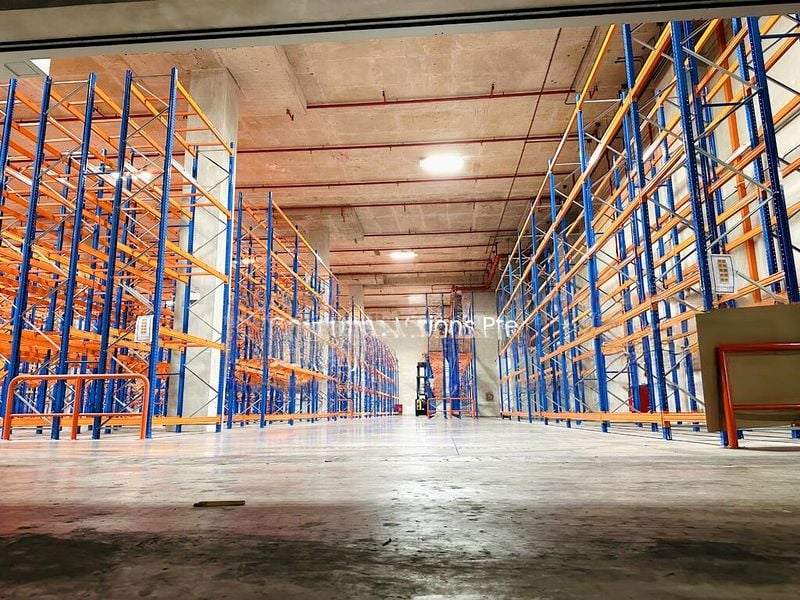 Warehouse for Rent: 50KN/SQM GROUND FLOOR; 11 DEDICATED Loading Bays, High Floor Load, Hi-Specs Warehouse off AYE. - Image 3