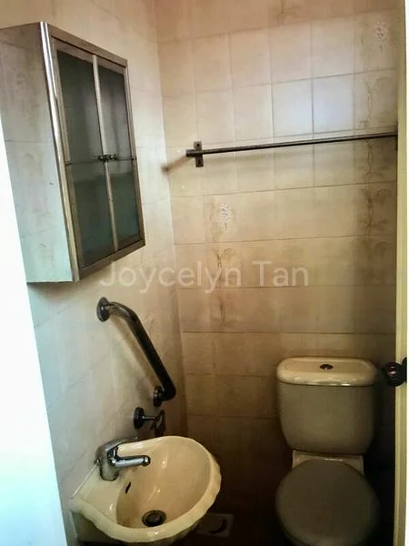 5 Bed Semi-Detached House (Landed) for Rent in  Sennett Estate - Image 6