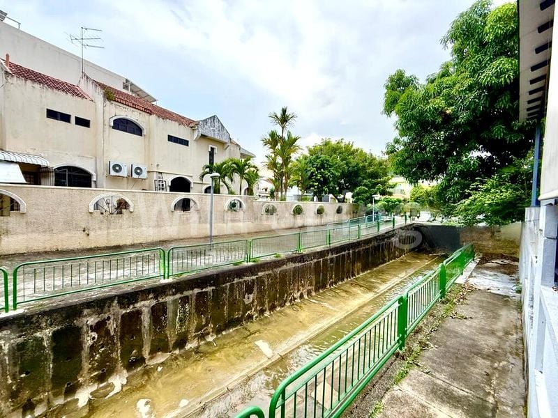 5 Bed Terraced House (Landed) for Sale in  Henley Gardens - Image 6