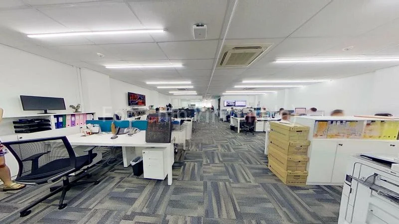 Office for Rent: Walking Distance to MRT, Gym, Fitness Club - Image 3