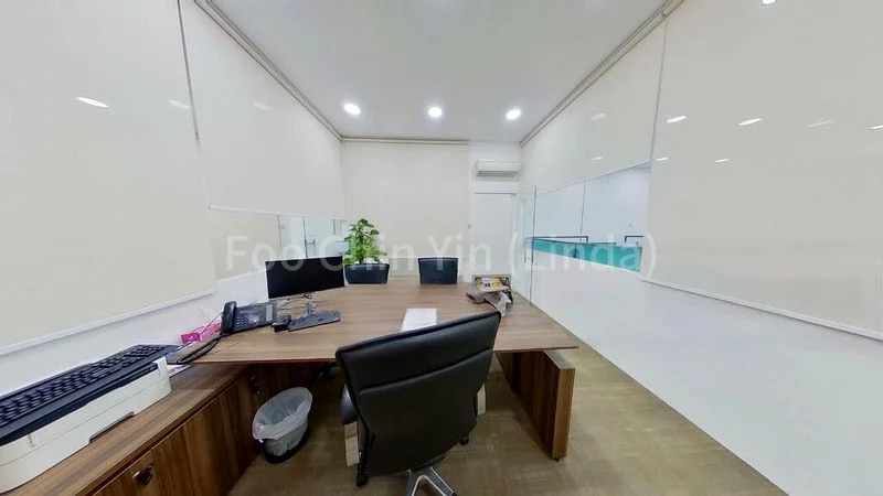 Office for Rent: Walking Distance to MRT, Gym, Fitness Club - Image 7