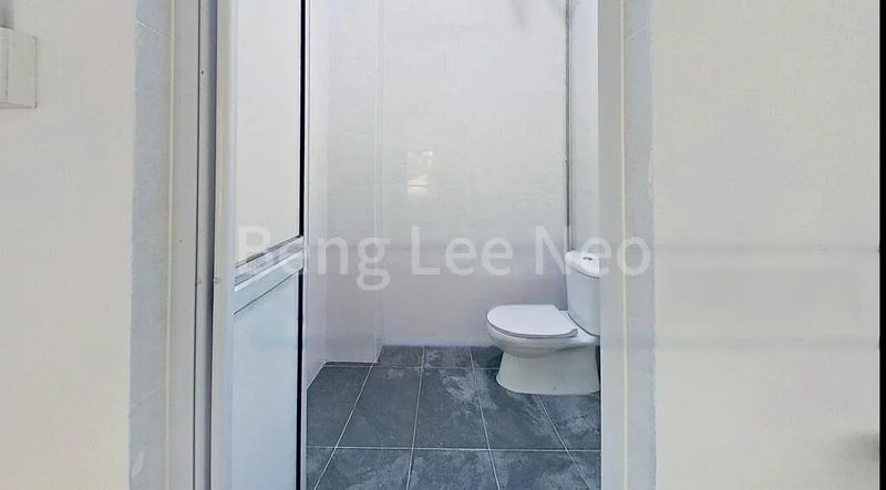 Shop / Shophouse for Rent: Serangoon Garden, Ground-Floor Corner Unit - Image 4