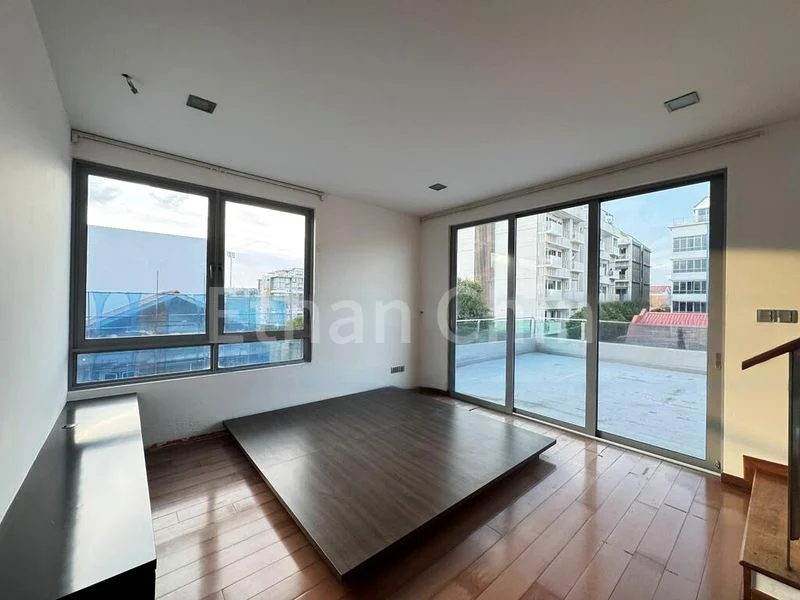 6 Bed Corner Terrace (Landed) for Sale in  Hillside Drive - Image 12