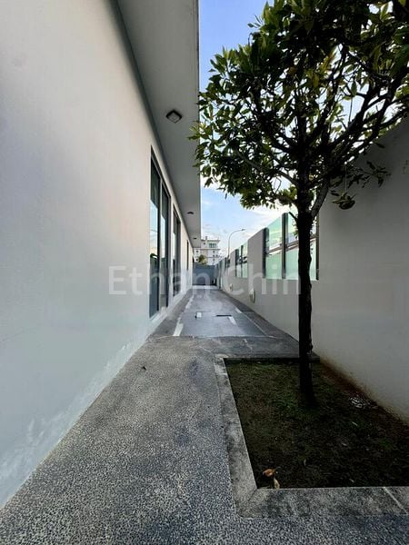 6 Bed Corner Terrace (Landed) for Sale in  Hillside Drive - Image 2