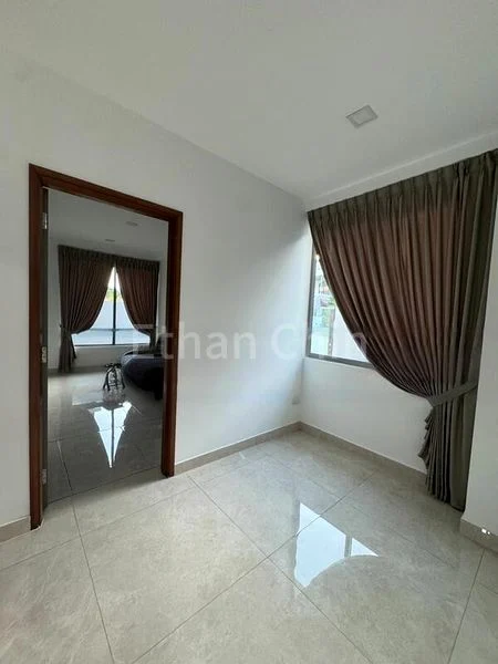 6 Bed Corner Terrace (Landed) for Sale in  Hillside Drive - Image 14