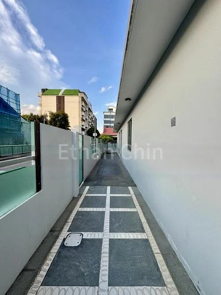 6 Bed Corner Terrace (Landed) for Sale in  Hillside Drive - Image 7