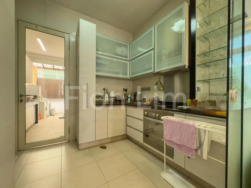 5 Bed Corner Terrace (Landed) for Sale in Mimosa Terrace - Image 7