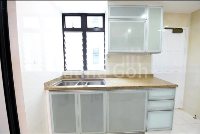 5 Bed Condo for Rent in  Spring Grove - Image 2