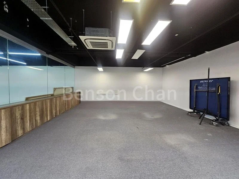 Light Industrial (B1) for Rent: Tong Lee Building - Image 1