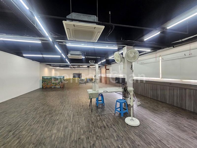 Light Industrial (B1) for Rent: Tong Lee Building - Image 5