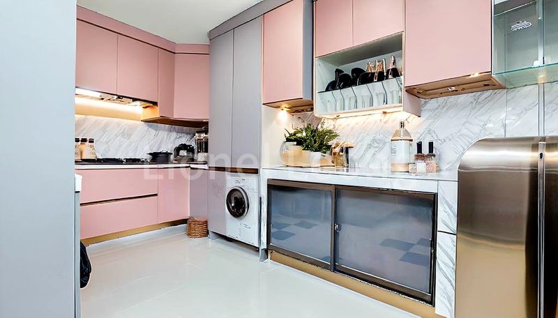 Executive HDB for Sale in  543 Pasir Ris Street 51 - Image 2