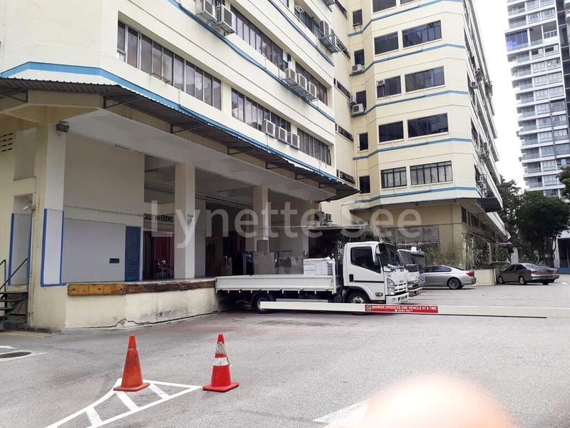 Light Industrial (B1) for Rent: Golden Wall Flatted Factory - Image 1