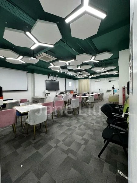 Light Industrial (B1) for Rent: Midview City - Image 2