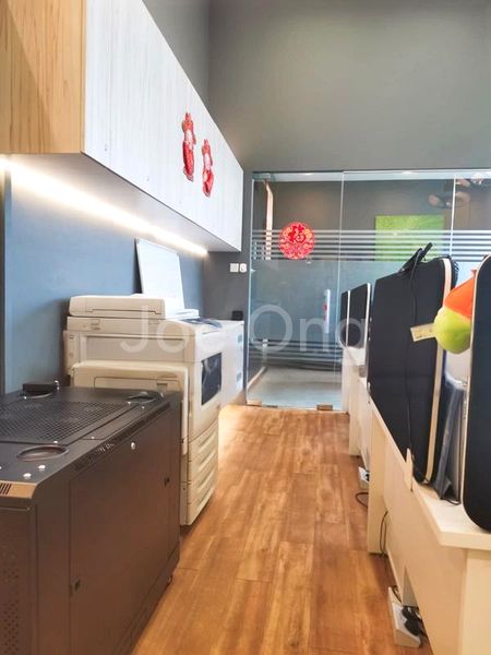 Light Industrial (B1) for Sale: Central-Link - Image 9