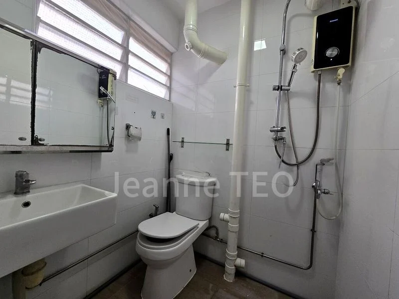 4 Room (4NG) HDB for Rent in  711 Hougang Avenue 2 - Image 1