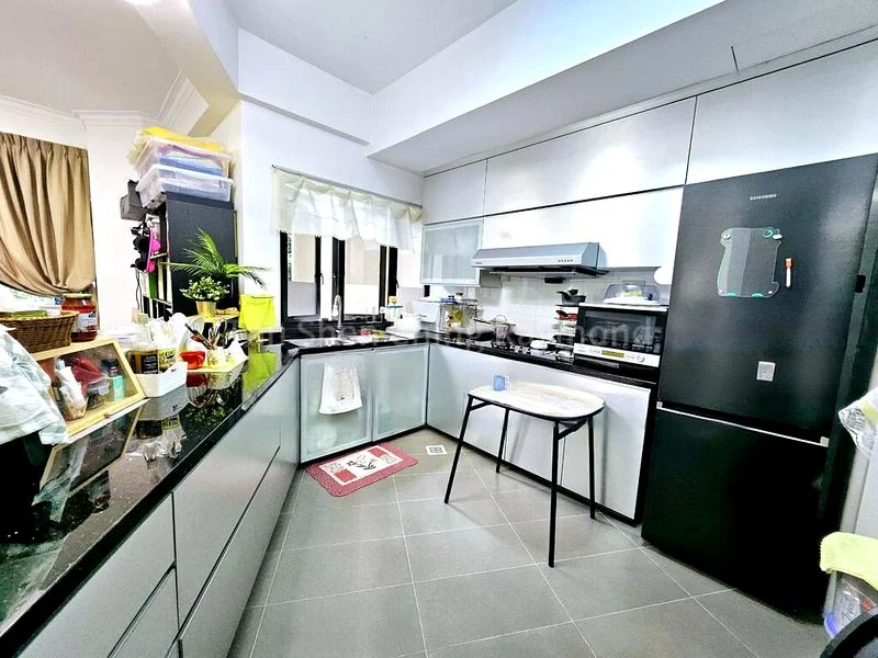 2 Bed Condo for Sale in  Bayshore Park - Image 1