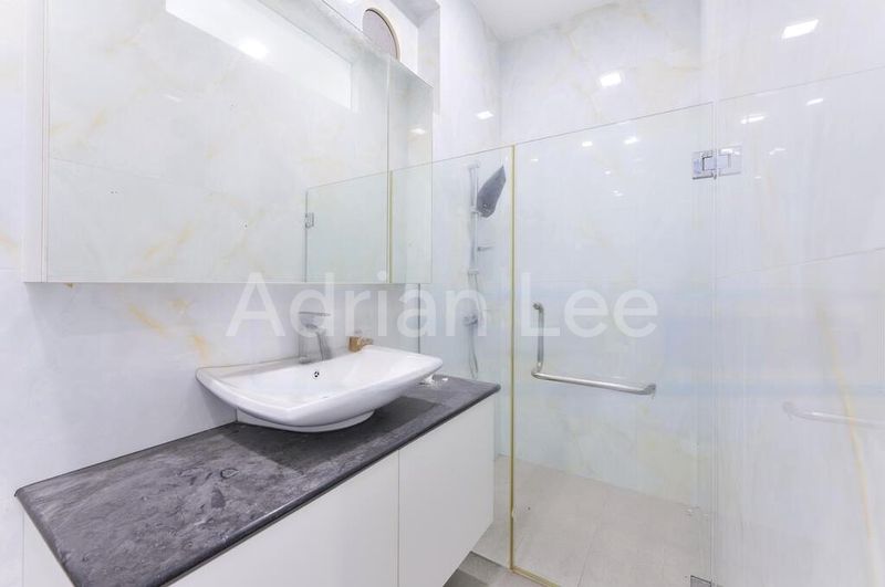 7 Bed Semi-Detached House (Landed) for Sale in  Eng Kong Park - Image 12