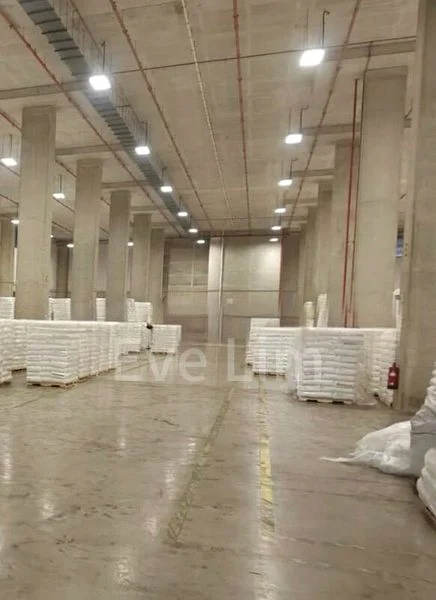 Warehouse for Rent: 2,500 Sq Ft Pioneer Street Shop Unit - Image 1