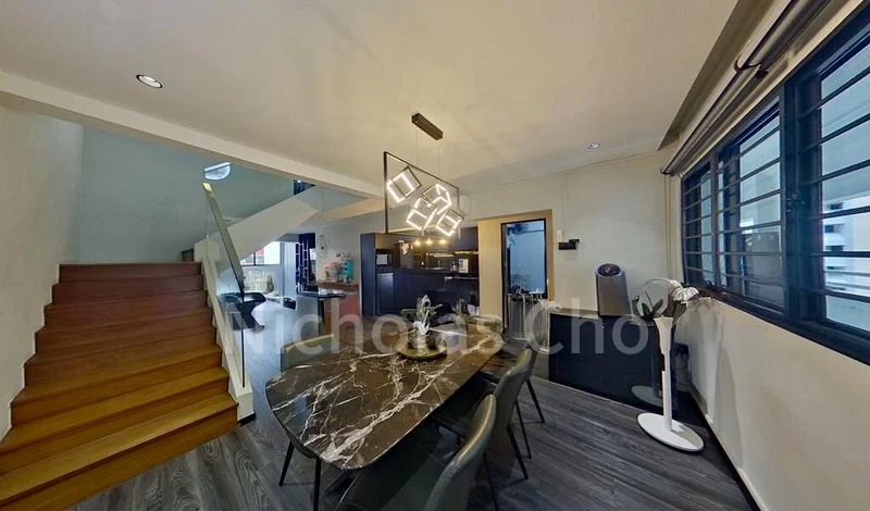 Maisonette HDB for Sale in  556 Jurong West Street 42 - Image 1