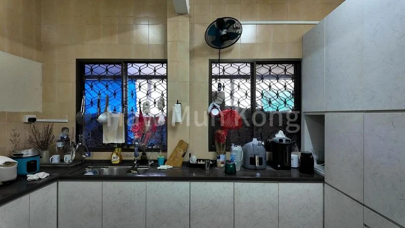 5 Bed Corner Terrace (Landed) for Sale in  Sennett Estate - Image 2