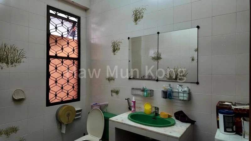 5 Bed Corner Terrace (Landed) for Sale in  Sennett Estate - Image 11