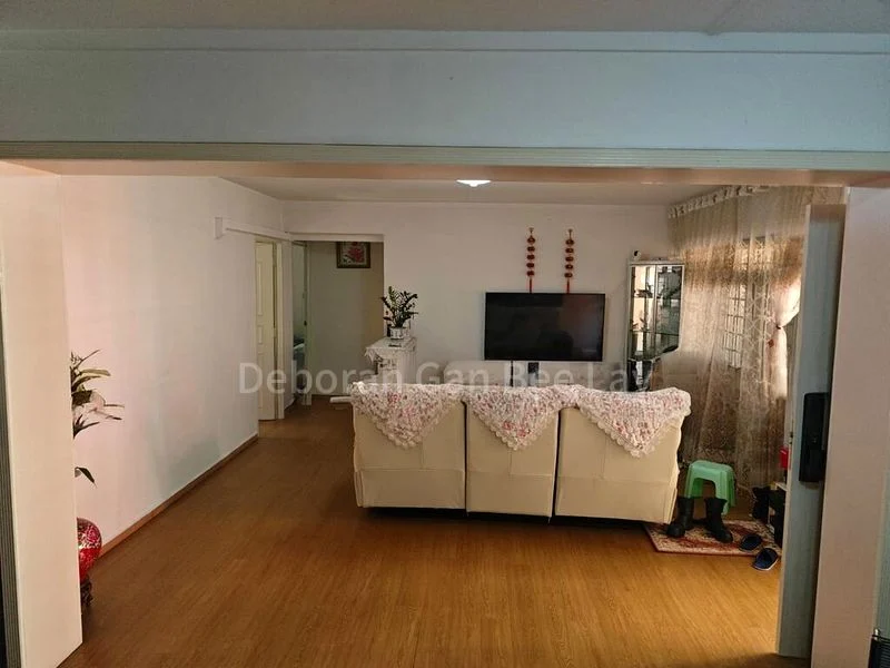 4 Room (4A) HDB for Sale in  842G Tampines Street 82 - Image 2