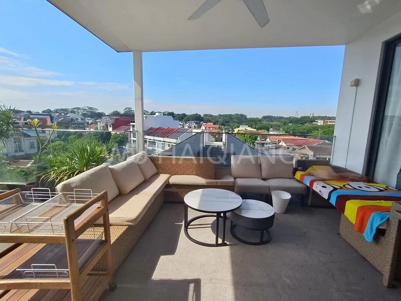 7 Bed Corner Terrace (Landed) for Sale in  Springleaf Garden Estate - Image 1