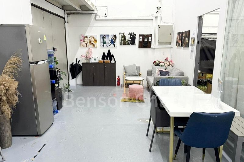 Light Industrial (B1) for Rent: Foo Wah Industrial Building - Image 1