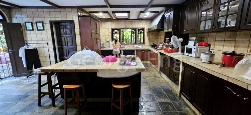 6 Bed Bungalow (Landed) for Sale in  Greenbank Park - Image 9