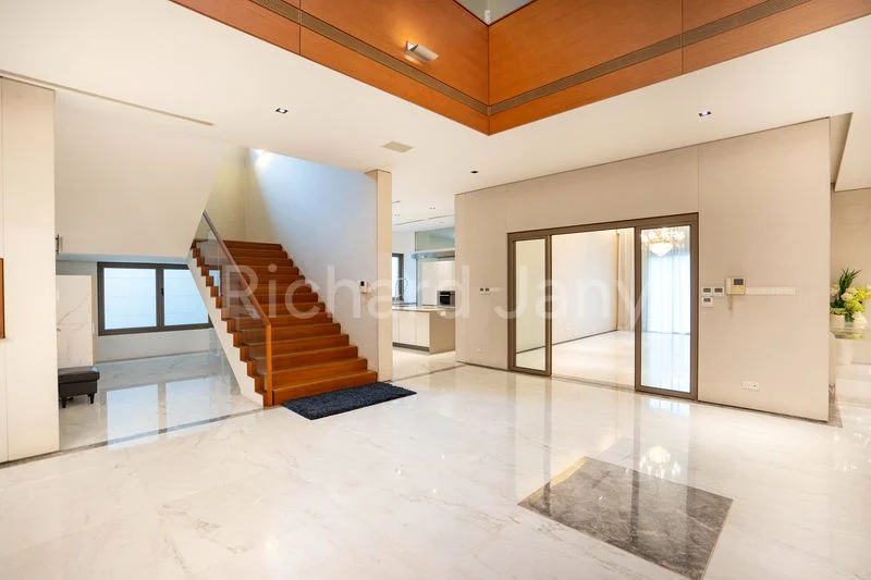 9+1 Bed Good Class Bungalow (Landed) for Rent in  Binjai Park - Image 37