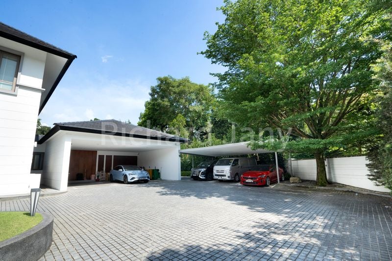 9+1 Bed Good Class Bungalow (Landed) for Rent in  Binjai Park - Image 4