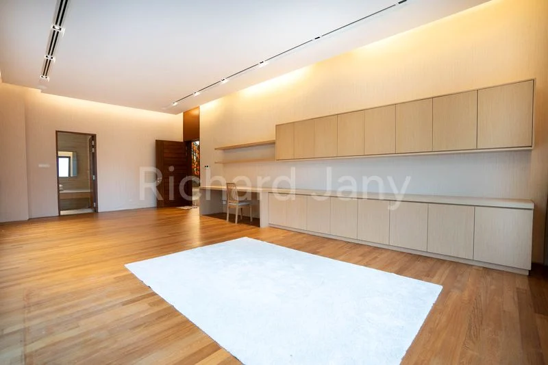 9+1 Bed Good Class Bungalow (Landed) for Rent in  Binjai Park - Image 22