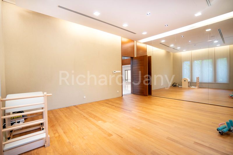 9+1 Bed Good Class Bungalow (Landed) for Rent in  Binjai Park - Image 27