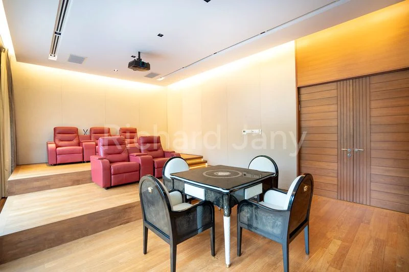 9+1 Bed Good Class Bungalow (Landed) for Rent in  Binjai Park - Image 26